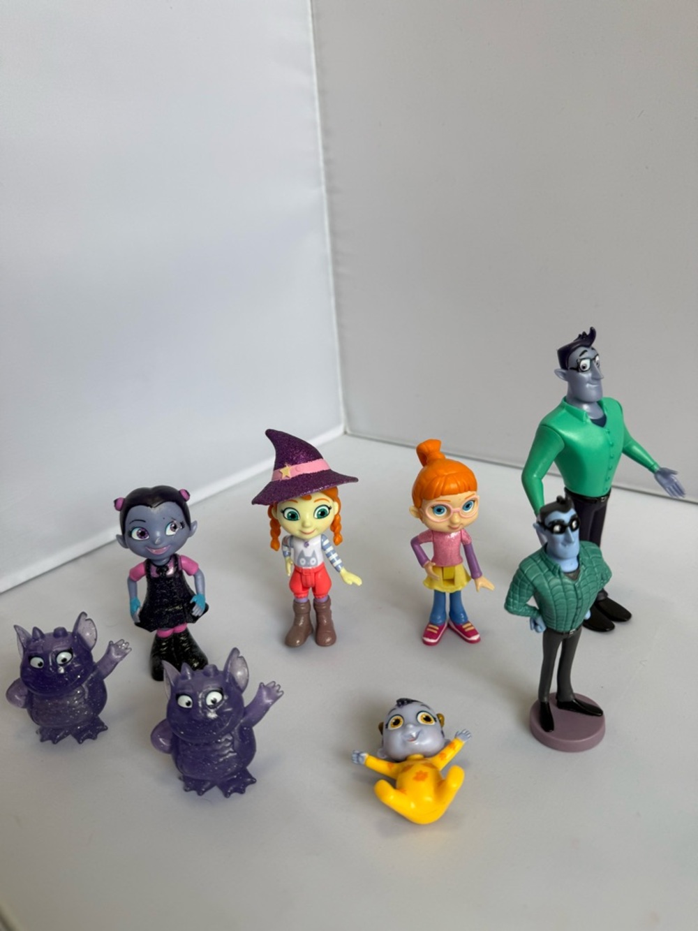 Disney Junior Vampirina Fangtastic Friends Action Figure Loy of Toys - Picture 2 of 12